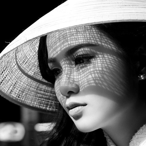 Bức hình như lời muốn nói về tâm trạng hiện tại của Hoa hậu Diễm Hương