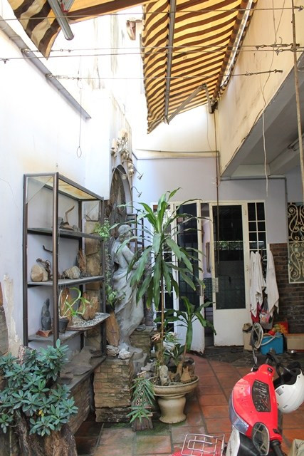 Một góc trong căn nhà NSƯT Chánh Tín đang ở. Ảnh: Việt Văn Xem thêm: Ảnh: Người xa lạ 'nườm nượp' đến nhà chia sẻ với NSƯT Chánh Tín Một góc trong căn nhà NSƯT Chánh Tín đang ở. Ảnh: Việt Văn Xem thêm: Ảnh: Người xa lạ 'nườm nượp' đến nhà chia sẻ với NSƯT Chánh Tín