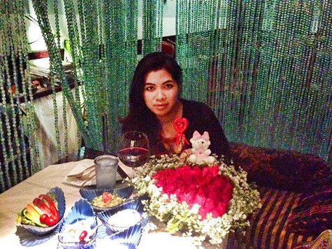 Kasim Hoàng Vũ tiết lộ hình ảnh về người yêu Việt Kiều Kasim Hoàng Vũ tiết lộ hình ảnh về người yêu Việt Kiều