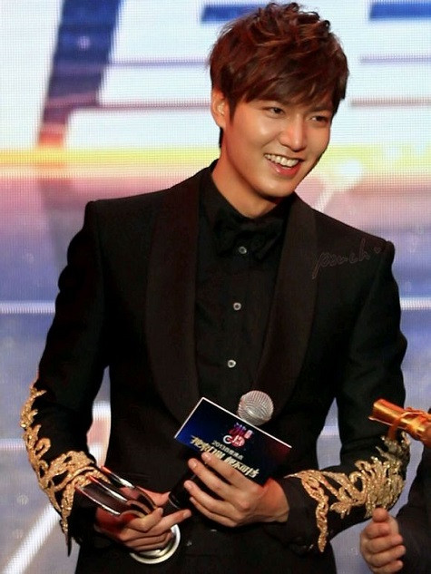 Áo vest Lee Min Ho từng diện trong sự kiện lễ trao giải Baid