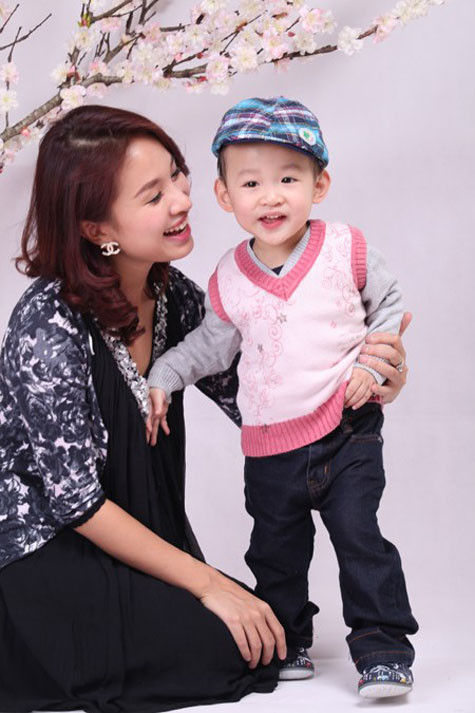 Thanh Vân Hugo cùng cậu con trai kháu khỉnh.