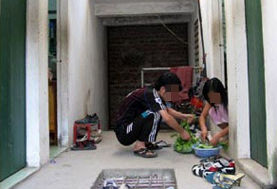 Nhiều tân sinh viên hãi hùng, choáng váng khi chứng kiến cảnh nam nữ ở chung với nhau. Nhiều tân sinh viên hãi hùng, choáng váng khi chứng kiến cảnh nam nữ ở chung với nhau.