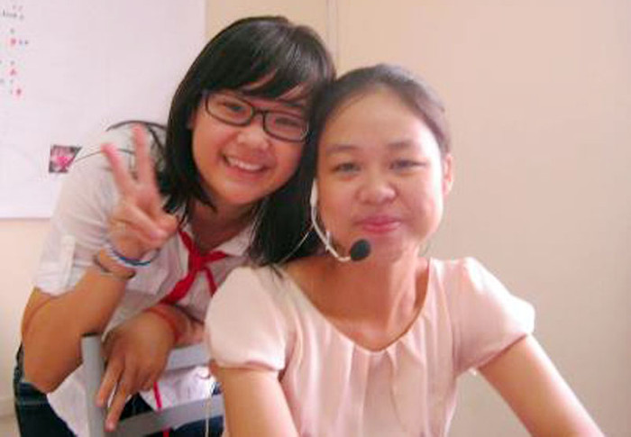 Cô giáo Hà Thủy và học trò. Ảnh từ facebook