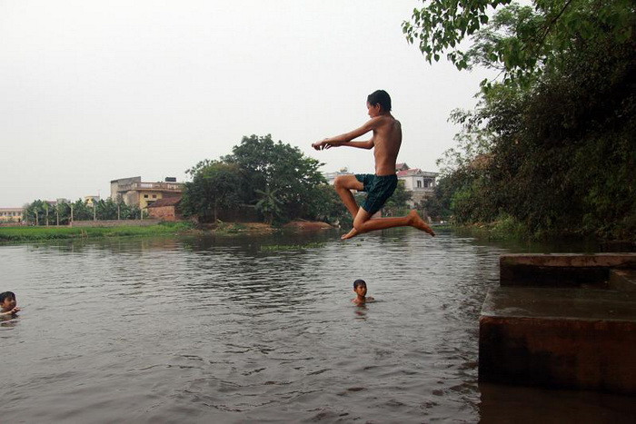 Nét tinh nghịch, hồn nhiên, đáng yêu chỉ có ở trẻ em vùng nông thôn.