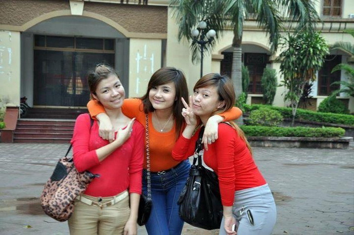 Khánh Chi cảm thấy may mắn được học tại trường ĐH Văn hóa nơi đã trau dồi cho mình nhiều kiến thức và dạy mình cách giao tiếp ứng xử thật tốt trước mọi người. Trong cuộc thi Miss HUC Open 2011, Chi còn giành được giải Miss thân thiện Khánh Chi cảm thấy may mắn được học tại trường ĐH Văn hóa nơi đã trau dồi cho mình nhiều kiến thức và dạy mình cách giao tiếp ứng xử thật tốt trước mọi người. Trong cuộc thi Miss HUC Open 2011, Chi còn giành được giải Miss thân thiện