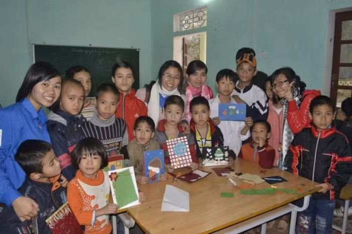 Sinh viên Hà Nội sôi nổi hoạt động tình nguyện cuối năm ảnh 3