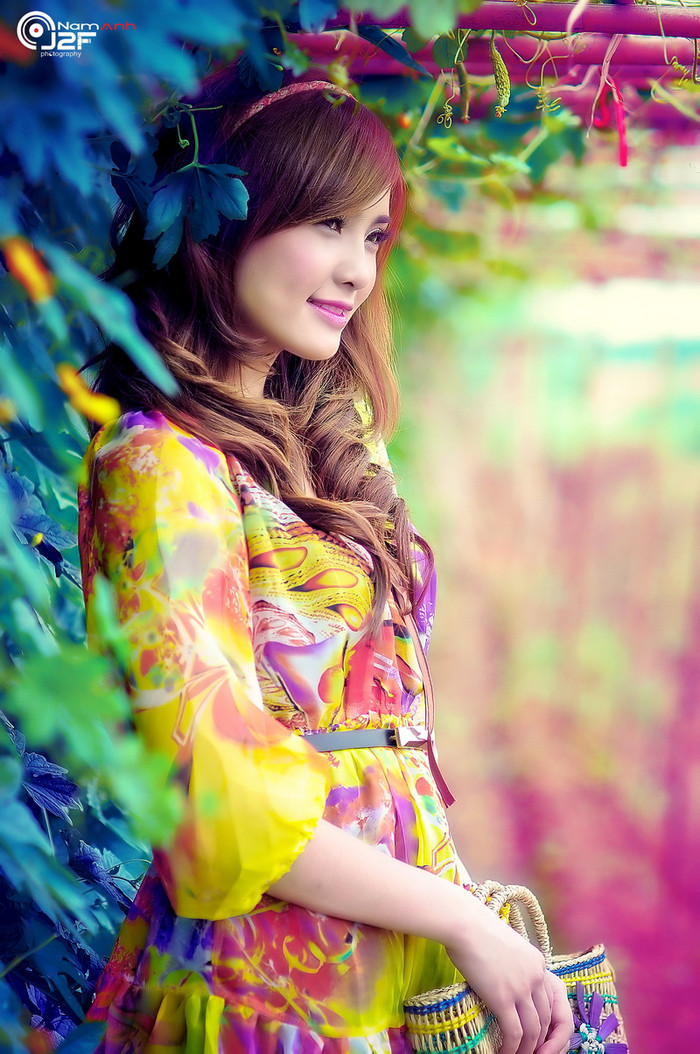 Mặc dù khá nổi tiếng với danh hiệu Hoa khôi, và là em gái của Công Vinh, nhưng Khánh Chi luôn muốn tự lập. Khánh Chi nhận mình là người sống tình cảm, nhưng cũng rất nghị lực trong mọi hoàn cảnh. Cùng ngắm một Khánh Chị cá tính, năng động và thích đi du lịch nhé! Mặc dù khá nổi tiếng với danh hiệu Hoa khôi, và là em gái của Công Vinh, nhưng Khánh Chi luôn muốn tự lập. Khánh Chi nhận mình là người sống tình cảm, nhưng cũng rất nghị lực trong mọi hoàn cảnh. Cùng ngắm một Khánh Chị cá tính, năng động và thích đi du lịch nhé!