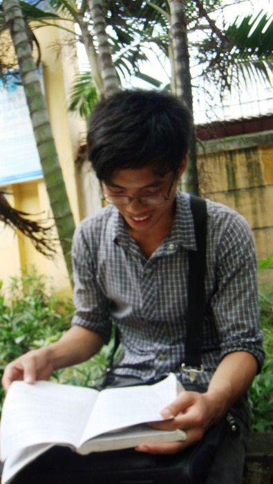 Tự đi thi một mình, nhà trọ ở quá xa, nhiều sĩ tử chọn phương án ăn cơm bụi, ở lại trường để chờ đến giờ thi buổi chiều. Xem đáp án ĐH Khối A, môn Vật lí - Xem đáp án ĐH Khối A, môn Toán - Xem đáp án DH Khối A, môn Hóa - Xem đáp án môn Ngoại ngữ Khối A1 Tự đi thi một mình, nhà trọ ở quá xa, nhiều sĩ tử chọn phương án ăn cơm bụi, ở lại trường để chờ đến giờ thi buổi chiều. Xem đáp án ĐH Khối A, môn Vật lí - Xem đáp án ĐH Khối A, môn Toán - Xem đáp án DH Khối A, môn Hóa - Xem đáp án môn Ngoại ngữ Khối A1