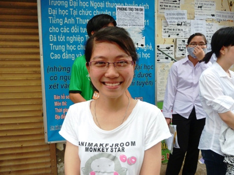 Thí sinh Đỗ Hà Thu (chuyên Anh, Trường THPT chuyên Lê Hồng Phong, Nam Định) quyết tâm thi ĐH Ngoại thương (ảnh Kim Ngân). Thí sinh Đỗ Hà Thu (chuyên Anh, Trường THPT chuyên Lê Hồng Phong, Nam Định) quyết tâm thi ĐH Ngoại thương (ảnh Kim Ngân).