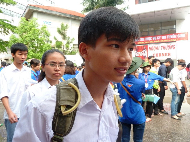 Vương Bá Cường (Hoài Đức, HN) chọn Kinh tế của ĐH Ngoại thương vì đó là ước mơ của em (ảnh Kim Ngân). Vương Bá Cường (Hoài Đức, HN) chọn Kinh tế của ĐH Ngoại thương vì đó là ước mơ của em (ảnh Kim Ngân).