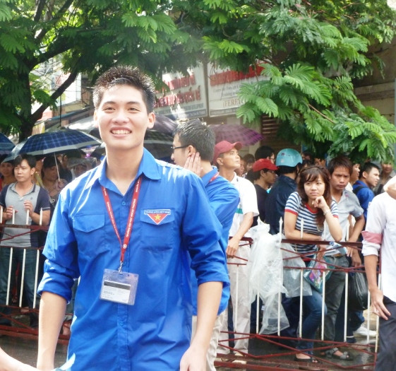 Nụ cười luôn nở trên môi các "chiến sỹ áo xanh" tình nguyện. Xem đáp án môn Vật lí - Xem đáp án môn Toán - Xem đáp án môn Hóa - Xem đáp án môn Ngoại ngữ Khối A1