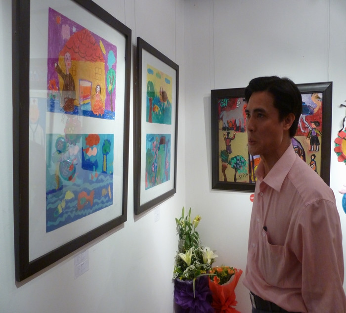 Đến với buổi triển lãm có sự tham gia đông đảo của các bậc phụ huynh và các em thiếu nhi. Đến với buổi triển lãm có sự tham gia đông đảo của các bậc phụ huynh và các em thiếu nhi.