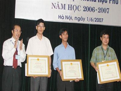 Từ trái qua phải: Thứ trưởng Bành Tiến Long, anh Dương Hoàng Anh, Trần Hoài Anh, Đinh Văn Sơn. Ảnh: Minh Tuấn Từ trái qua phải: Thứ trưởng Bành Tiến Long, anh Dương Hoàng Anh, Trần Hoài Anh, Đinh Văn Sơn. Ảnh: Minh Tuấn