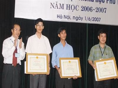 Từ trái qua phải: Thứ trưởng Bành Tiến Long, anh Dương Hoàng Anh, Trần Hoài Anh, Đinh Văn Sơn. Ảnh: Minh Tuấn