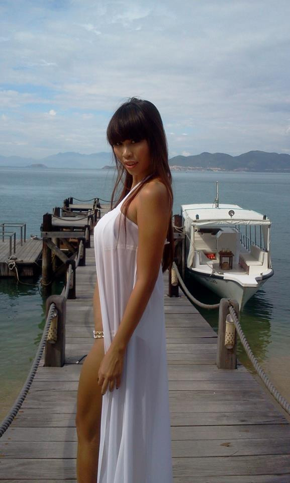 Cũng dịp này, những hình ảnh hậu trường nóng bỏng trong quá trình làm MV của Hà Anh cũng được công bố. Cô cho biết đã chuẩn bị từng cảnh quay rất công phu (ảnh: VNB)