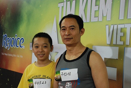 Em Vũ Song Vũ cùng với bố mang đến tiết mục đặc biệt Em Vũ Song Vũ cùng với bố mang đến tiết mục đặc biệt