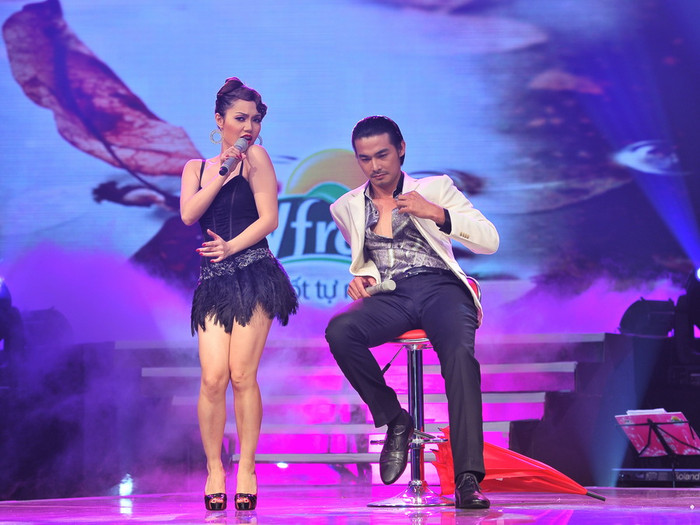 Ngọc Anh khiến khán giả sửng sốt bởi chiếc váy đen ngắn cũn cỡn, cực kì nóng bỏng. Ngọc Anh khiến khán giả sửng sốt bởi chiếc váy đen ngắn cũn cỡn, cực kì nóng bỏng.