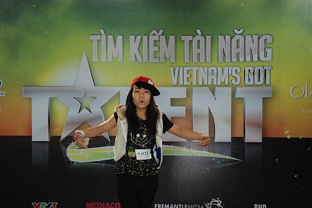 Bạn Nguyễn Thị Nhẫn đọc Rap không thua kém gì các bạn nam Bạn Nguyễn Thị Nhẫn đọc Rap không thua kém gì các bạn nam