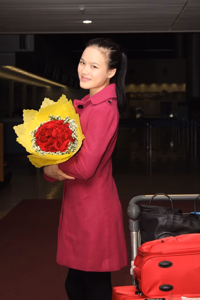 Chuẩn bị hành trang khá chu đáo cho cuộc hành trình này, Tuyết Lan may mắn nhận được sự hỗ trợ rất tích cực từ các nhà thiết kế như Đỗ Mạnh Cường, Valenciani, Võ Việt Chung...