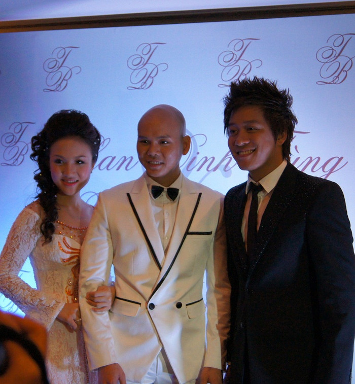 Tuấn Hưng cũng dành thời gian đến chia vui với album mới cũng như mối lương duyên này