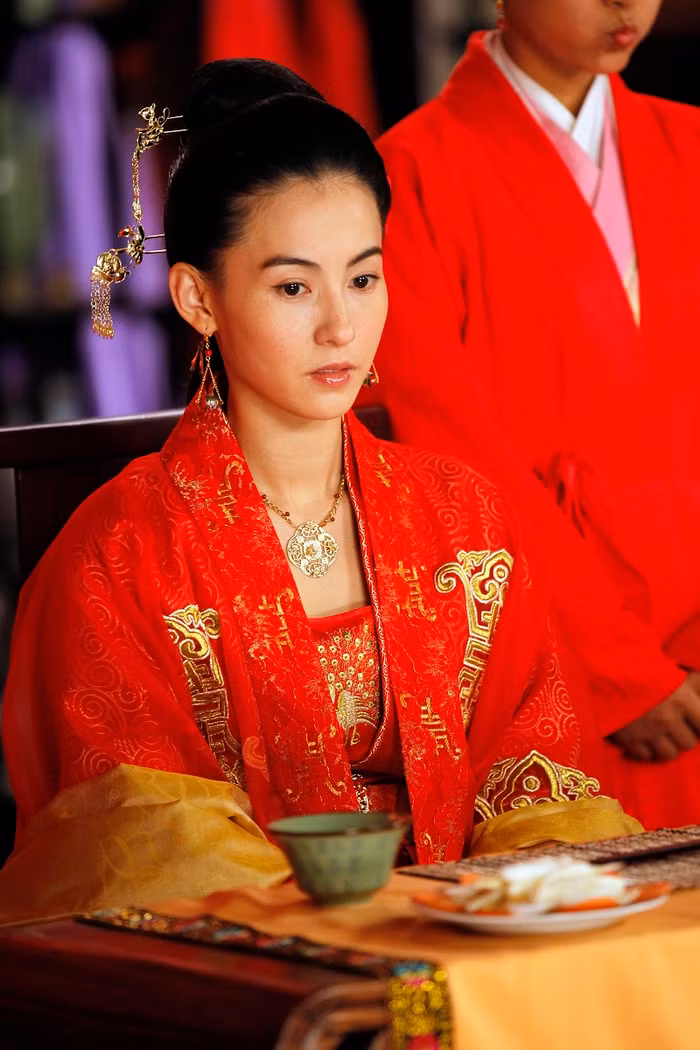 Giữ vai trò có vẻ khá “chủ chốt” trong loạt poster quảng bá cho phim, dường như Trương Bá Chi sẽ có rất nhiều đất diễn trong dự án phim lần này, với mạch phim xoay quanh nhân vật trung tâm Mộc Quế Anh.