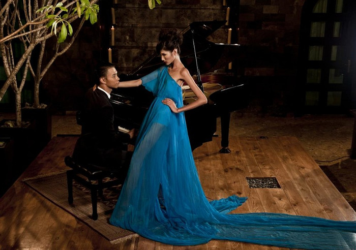 1. Hoàng Thị Thùy không giữ vững phong độ như những tuần trước bởi cô bị khớp do phải kết hợp thật ăn ý với người mẫu nam điển trai Vũ Mạnh Hiệp. Tuy nhiên tinh thần cầu thị trong lúc chụp ảnh khi bảo bạn diễn hãy diễn như thật để cô có thể bắt được cảm xúc của bức ảnh một cách chân thật nhất, và cũng chính điều đó đã giúp Hoàng Thị Thùy không bị nằm trong nhóm cuối bảng.