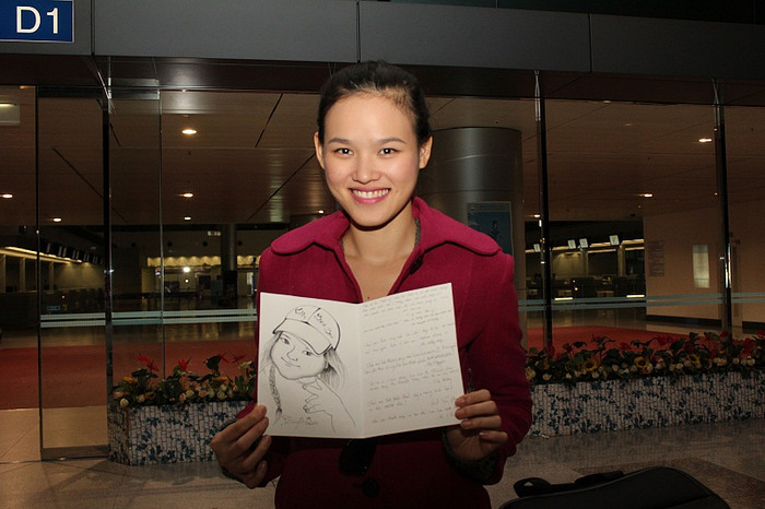 Tấm thiệp mà ekip Vietnam's Next Top Model làm tặng Tuyết Lan để chúc thành công.