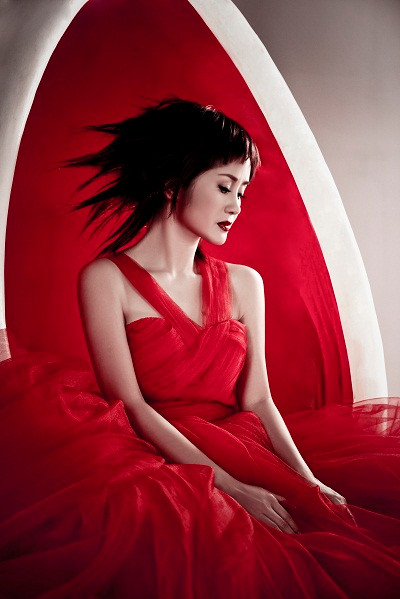 Hình ảnh lạ mắt trong MV "Vòng tròn" của Hồng Nhung