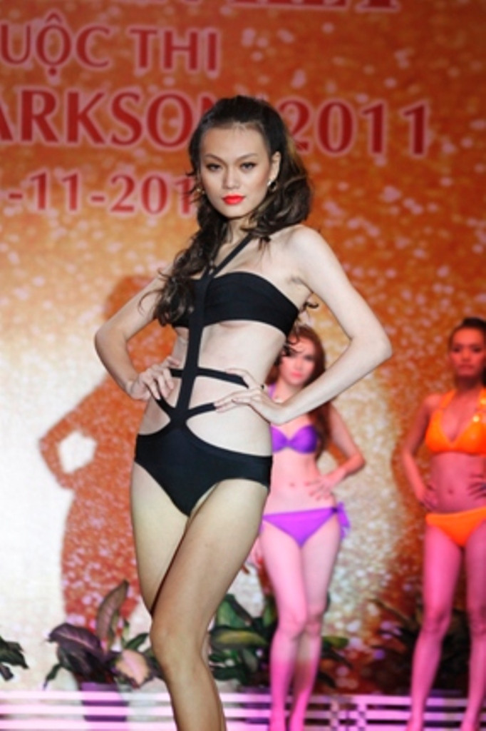 TPHCM, cao 1m7, nặng 54 kg, số đo ba vòng 89-64-90. TPHCM, cao 1m7, nặng 54 kg, số đo ba vòng 89-64-90.