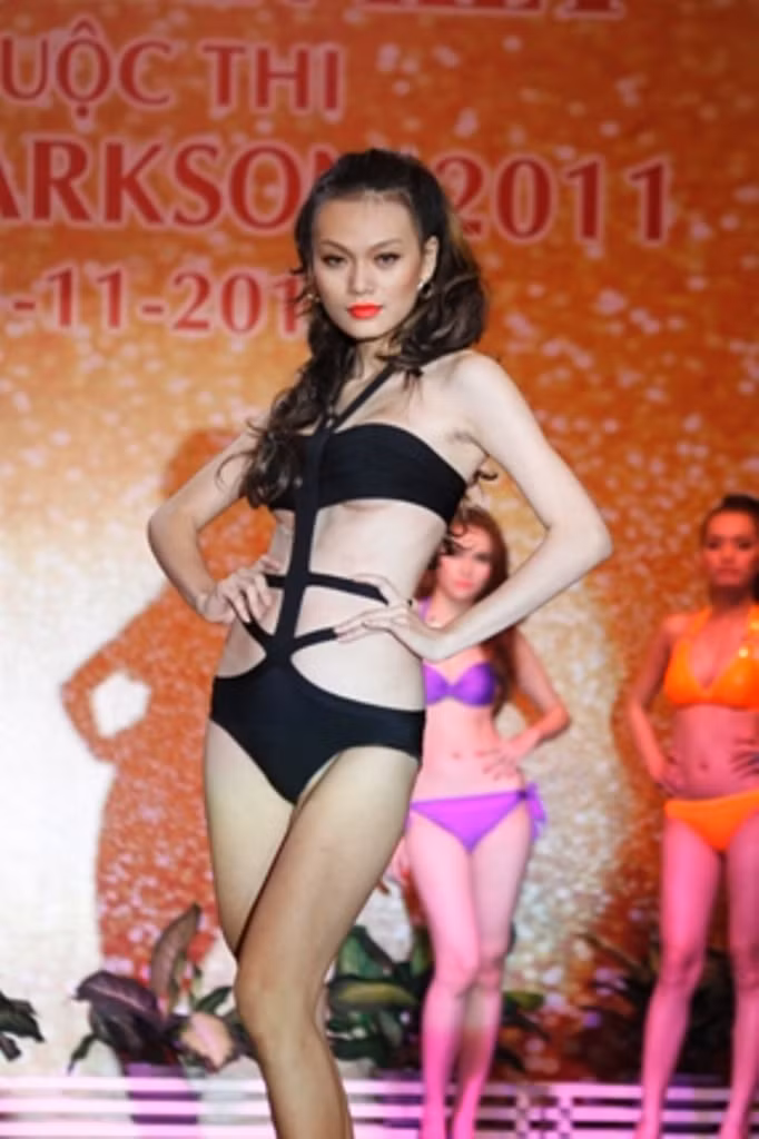 TPHCM, cao 1m7, nặng 54 kg, số đo ba vòng 89-64-90.