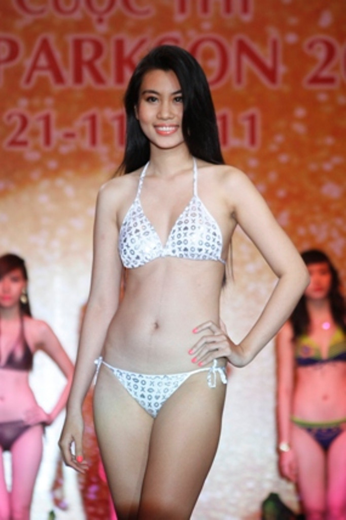 Nha Trang, cao 1m67, nặng 56 kg, số đo ba vòng 82 – 64-94. Nha Trang, cao 1m67, nặng 56 kg, số đo ba vòng 82 – 64-94.