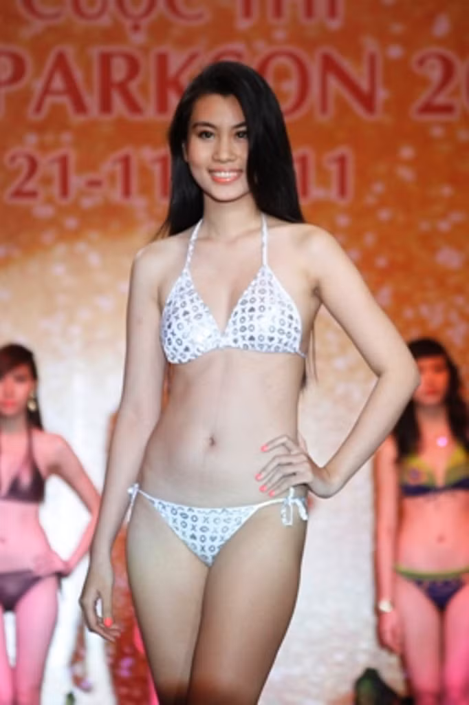 Nha Trang, cao 1m67, nặng 56 kg, số đo ba vòng 82 – 64-94.