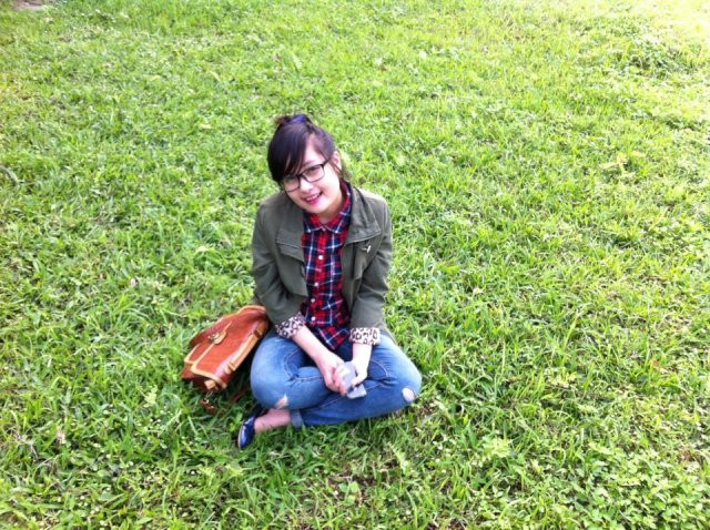 Trần Thanh Phương là một cô gái năng động, cá tính ở ngoài đời. >>Vẻ đẹp xuân thì của Á khôi Hoàng Anh Thư >>Chùm anh: Ngắm áo dài nữ sinh qua thời gian >>Hoa khôi các trường Đại học, Cao đẳng