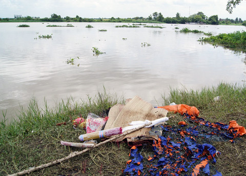 Những hình ảnh thương tâm về những vụ học sinh chết đuối gây đau lòng, xót cho cho không ít người (ảnh minh họa nguồn internet). Những hình ảnh thương tâm về những vụ học sinh chết đuối gây đau lòng, xót cho cho không ít người (ảnh minh họa nguồn internet).