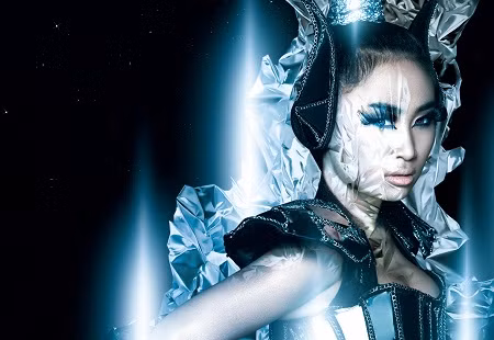 Với hình ảnh "Nữ chiến binh", Nhật Thu tạo nên hình ảnh ca sĩ nữ mạnh mẽ