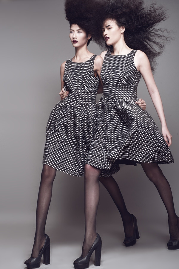 Hai gương mặt sáng giá của làng người mẫu thời trang Việt Nam hiện nay là Quán quân Asian Model Search 2011 - Tuyết Lan, và Quán quân Vietnam’s Next Top Model 2011 - Hoàng Thùy đã được những nhà thiết kế hàng đầu thế giới lựa chọn là người mẫu trình diễn bộ sưu tập xuân hè mới nhất của họ tại một trong những sự kiện thời trang lớn hàng đầu thế giới với tên gọi New York Fashion Week 2012. Hai gương mặt sáng giá của làng người mẫu thời trang Việt Nam hiện nay là Quán quân Asian Model Search 2011 - Tuyết Lan, và Quán quân Vietnam’s Next Top Model 2011 - Hoàng Thùy đã được những nhà thiết kế hàng đầu thế giới lựa chọn là người mẫu trình diễn bộ sưu tập xuân hè mới nhất của họ tại một trong những sự kiện thời trang lớn hàng đầu thế giới với tên gọi New York Fashion Week 2012.