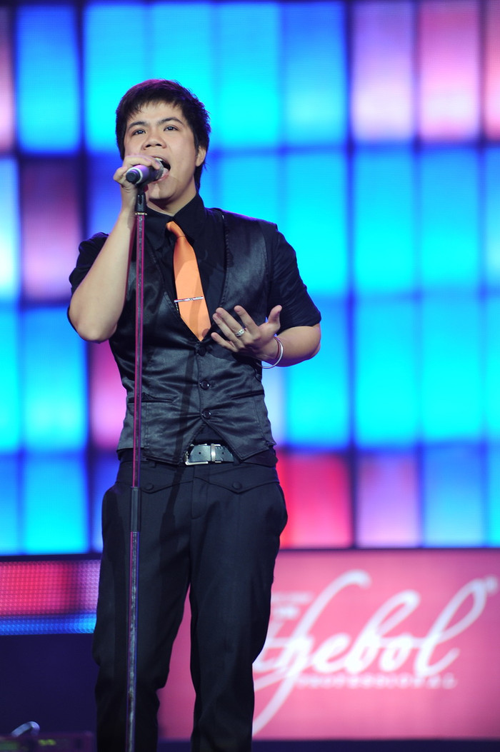 Đinh Mạnh Ninh và Re-cycle Band kết thúc đêm diễn lần lượt bằng hai ca khúc ca khúc Những ô cửa sắc màu mang âm hưởng pop (sáng tác và biểu diễn: Đinh Mạnh Ninh) và Những điều nhỏ nhoi (sáng tác và biểu diễn Re-cycle Band) – 1 bản rock hiếm hoi của chương trình. Đinh Mạnh Ninh và Re-cycle Band kết thúc đêm diễn lần lượt bằng hai ca khúc ca khúc Những ô cửa sắc màu mang âm hưởng pop (sáng tác và biểu diễn: Đinh Mạnh Ninh) và Những điều nhỏ nhoi (sáng tác và biểu diễn Re-cycle Band) – 1 bản rock hiếm hoi của chương trình.