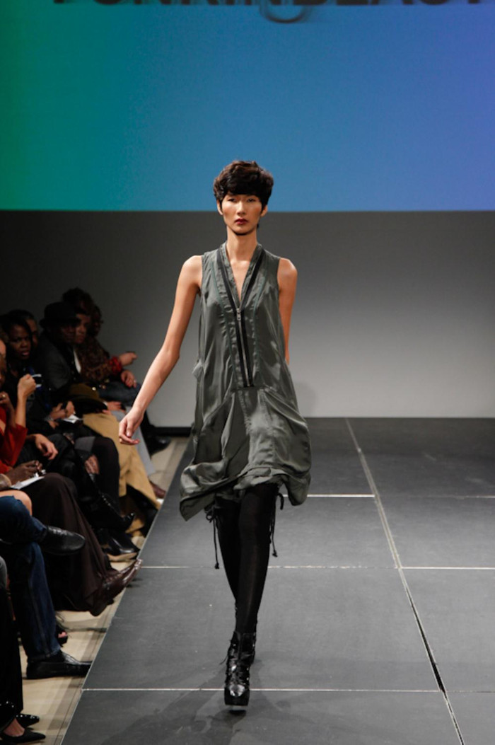 Trong buổi biểu diễn này còn có sự kiện này sự có mặt của ông Andre’ Leon Talley - biên tập của tạp chí thời trang nổi tiếng và quyền lực nhất thế giới – Tạp chí Vogue và cũng là giám khảo của America’s Next Top Model và nhà thiết kế thời trang danh tiếng Diane Von Furstenberge – Chủ tịch của tuần lễ thời trang New York Fashion Week, nữ diễn viên người Mỹ Tracee Ellis Ross và nam người mẫu, diễn viên Chavis Aaron (Mr. USA 2011),… Trong buổi biểu diễn này còn có sự kiện này sự có mặt của ông Andre’ Leon Talley - biên tập của tạp chí thời trang nổi tiếng và quyền lực nhất thế giới – Tạp chí Vogue và cũng là giám khảo của America’s Next Top Model và nhà thiết kế thời trang danh tiếng Diane Von Furstenberge – Chủ tịch của tuần lễ thời trang New York Fashion Week, nữ diễn viên người Mỹ Tracee Ellis Ross và nam người mẫu, diễn viên Chavis Aaron (Mr. USA 2011),…