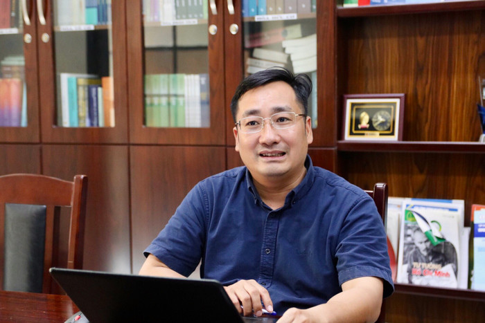 Phó Giáo sư, Tiến sĩ Trần Mạnh Trí – Trưởng Bộ môn Hóa học hữu cơ, Khoa Hoá học, Trường Đại học Khoa học Tự nhiên (Đại học Quốc gia Hà Nội). 6900aa7b2cec8db2d4fd.jpg