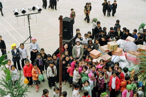 Phạm Thị Phương Oanh, hoạt động trong lĩnh vực từ thiện luôn mong muốn sẽ giúp đỡ người dân vùng cao bằng những việc làm thiết thực, hiệu quả.