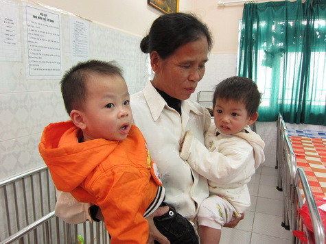 Những đứa trẻ không tuổi này bị bỏ bố mẹ bỏ rơi từ khi mới chào đời và những người nuôi dưỡng này đã trở thành "mẹ" trong tiềm thức của chúng