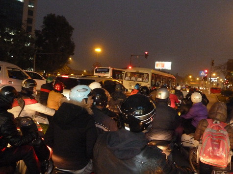 Đoạn giao nhau giữa Kim Mã - Nguyễn Chí Thanh lúc 6h30 tối Đoạn giao nhau giữa Kim Mã - Nguyễn Chí Thanh lúc 6h30 tối