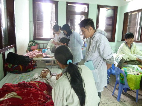 Đối với SV Y3, Y4 công việc chính khi bắt đầu lâm sàng là thăm hỏi bệnh nhân, chẩn đoán bệnh và làm bệnh án