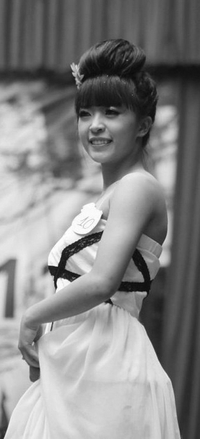 Mặc dù công việc làm thêm “nghề tay trái” khiến Hương Giang bận rộn, nhưng cô vẫn sắp xếp và quyết tâm theo đến cùng. Cô gái “ôm đồm” này luôn đứng ở top 10/54 về thành tích học tập trên lớp.