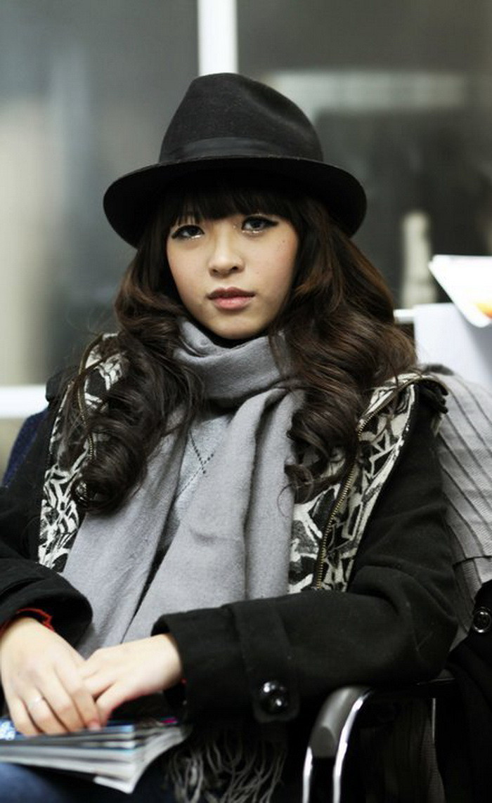 Hana Giang Anh bộc bạch khi học mẫu giáo 5 tuổi được mẹ cho đi học múa ở CLB Họa My. Nhưng học múa được 4 năm, trong một lần tình cờ thấy các bạn lớp bên cạnh học nhảy, cô đã thích mê và xin mẹ chuyển sang học nhảy. Từ đó theo đuổi đến tận bây giờ.