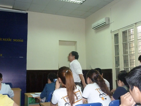 Ông Ngô Văn Dũng - phụ huynh em Ngô Mai Hạnh bày tỏ nỗi niềm và cho rằng cách giải quyết của Bộ hiện tại là đánh đố, không thỏa đáng. (Ảnh Kim Ngân). Ông Ngô Văn Dũng - phụ huynh em Ngô Mai Hạnh bày tỏ nỗi niềm và cho rằng cách giải quyết của Bộ hiện tại là đánh đố, không thỏa đáng. (Ảnh Kim Ngân).