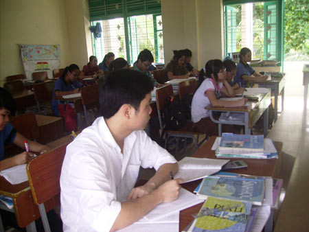 Theo nhiều giáo viên, học sinh chỉ cần nắm chắc kiến thức cơ bản là có thể đạt kết quả tốt trong kỳ thi tốt nghiệp THPT. Ảnh: Q.Anh Theo nhiều giáo viên, học sinh chỉ cần nắm chắc kiến thức cơ bản là có thể đạt kết quả tốt trong kỳ thi tốt nghiệp THPT. Ảnh: Q.Anh