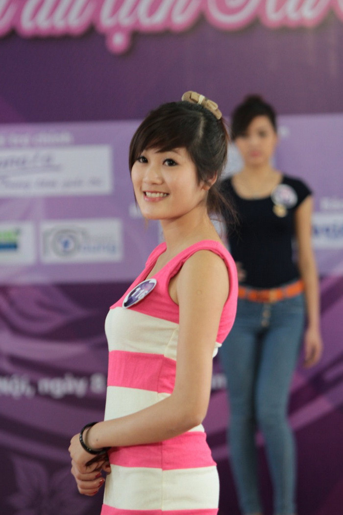 Nguyễn Thị Xiêm Ngày sinh: 20/02/1992 Nơi sinh: Thạch Khôi -TP.Hải Dương - Hải Dương Lớp: THE02-06, ĐH Kinh Doanh và Công Nghệ Hà Nội. Nguyễn Thị Xiêm Ngày sinh: 20/02/1992 Nơi sinh: Thạch Khôi -TP.Hải Dương - Hải Dương Lớp: THE02-06, ĐH Kinh Doanh và Công Nghệ Hà Nội.