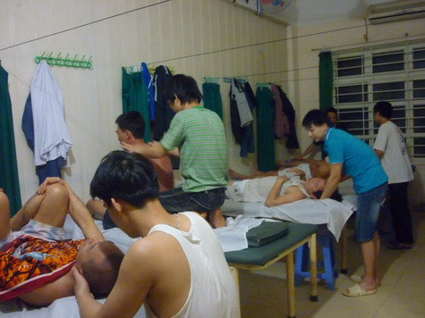 Cơ sở tẩm quất của chú Hội thu hút đông đảo nhân dân trong quận ghé thăm bởi họ thấy khá hài lòng về chất lượng dịch vụ mà phục vụ nhiệt tình. Cơ sở tẩm quất của chú Hội thu hút đông đảo nhân dân trong quận ghé thăm bởi họ thấy khá hài lòng về chất lượng dịch vụ mà phục vụ nhiệt tình.