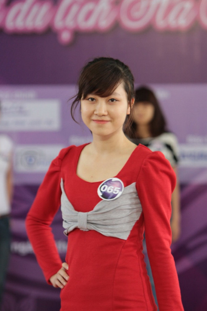 Nguyễn Thị Huyền Anh Ngày sinh: 19/10/1990 Nơi sinh: Sơn Tây- Hà Nội. Lớp: Xuất bản K28, Học viện Báo chí & Tuyên truyền Nguyễn Thị Huyền Anh Ngày sinh: 19/10/1990 Nơi sinh: Sơn Tây- Hà Nội. Lớp: Xuất bản K28, Học viện Báo chí & Tuyên truyền